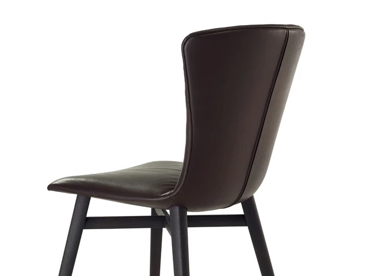 Achterkant Stoel Dexter 2056 houten poot leder Draenert