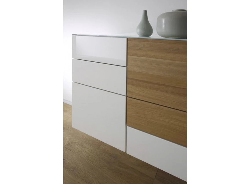 Detail Dressoir Cubo opstelling 602 hoogglans lak wit en hout Sudbrock