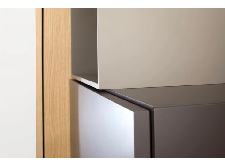 Detail Tv-kast Cubo opstelling 678 combinatie matte lak en hout Sudbrock