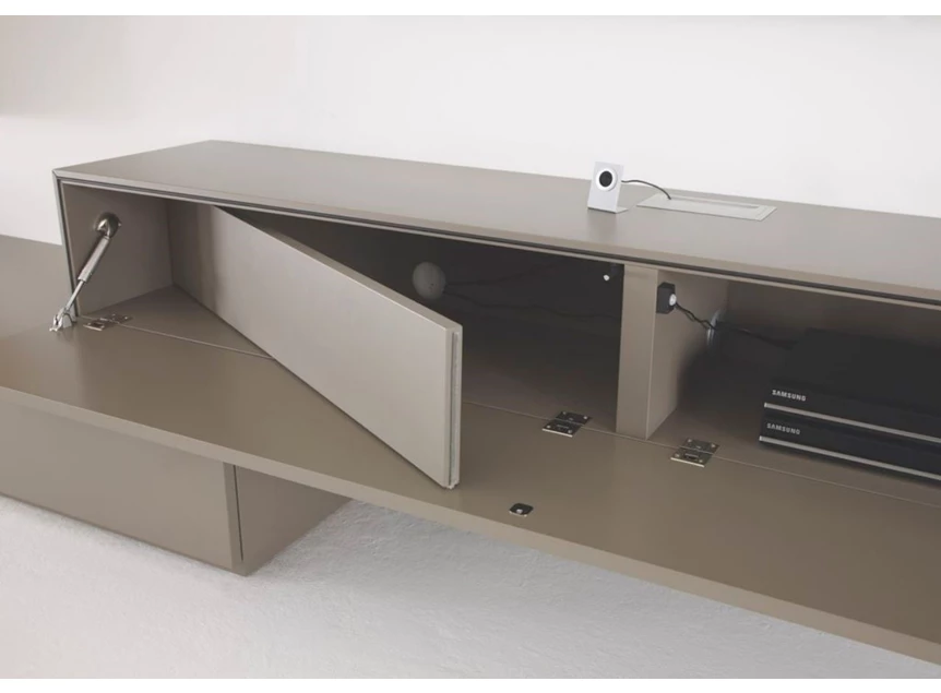 Binnenkant Tv-kast Cubo opstelling 678 combinatie matte lak en hout Sudbrock