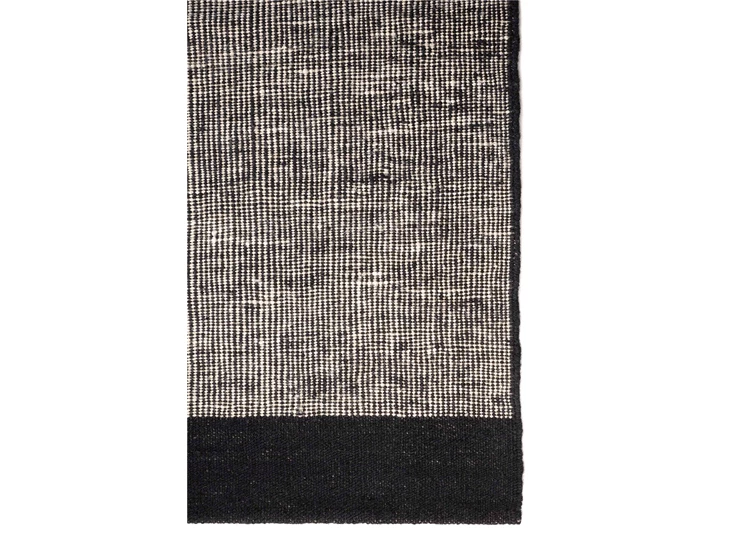 21719 Black Dots Kilim Rug 200x300cm van Ethnicraft Detail rand