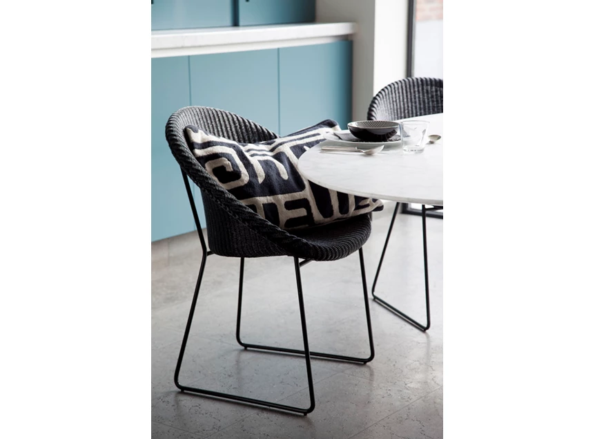 Stoel 'JOE' Black Sled Base Vincent Sheppard Black Voorbeeld