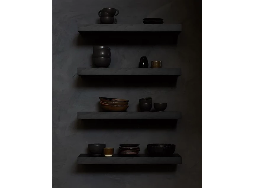 Ethnicraft Oak Black Wall Shelf S schuin sfeer