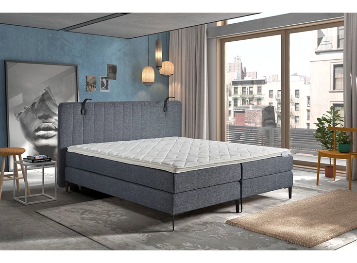 boxspring met aangepaste verlichting en topper