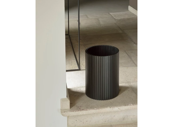 29771 Ethnicraft roller max waste paper basket Ø28cm H35cm Sfeer