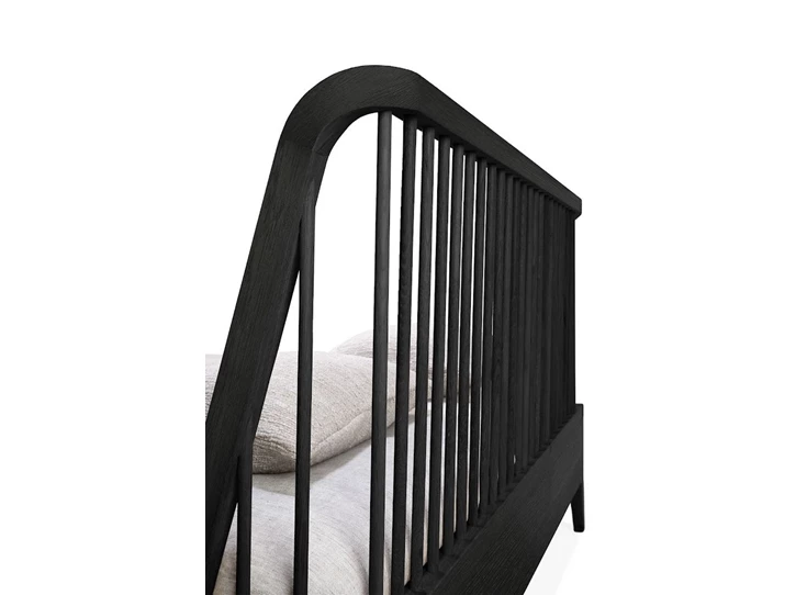Oak Spinle black bed 51237 Ethnicraft detail hoofd.jpg