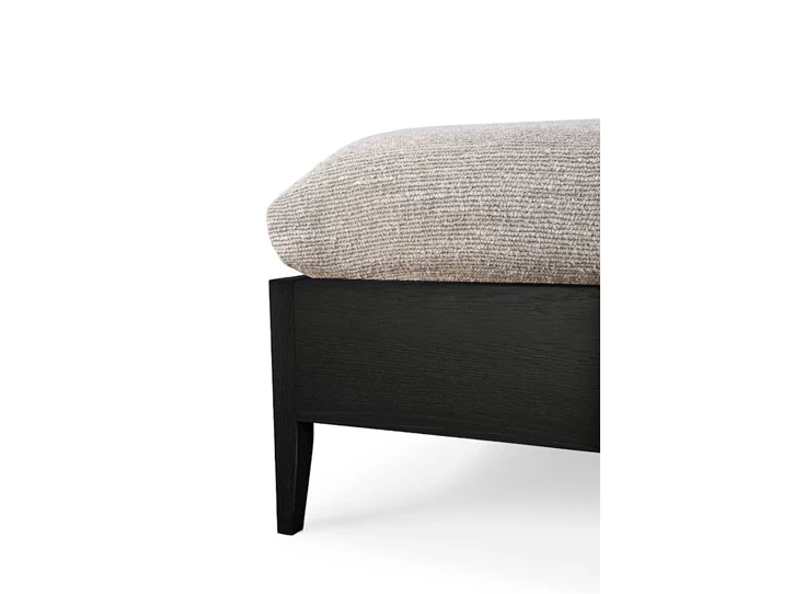 Oak Spinle black bed 51237 Ethnicraft detail voet.jpg