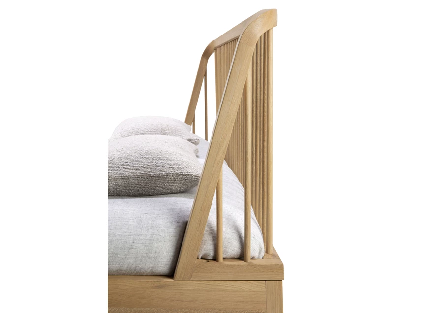 Oak Spindle bed Ethnicraft 51246 detail.jpg