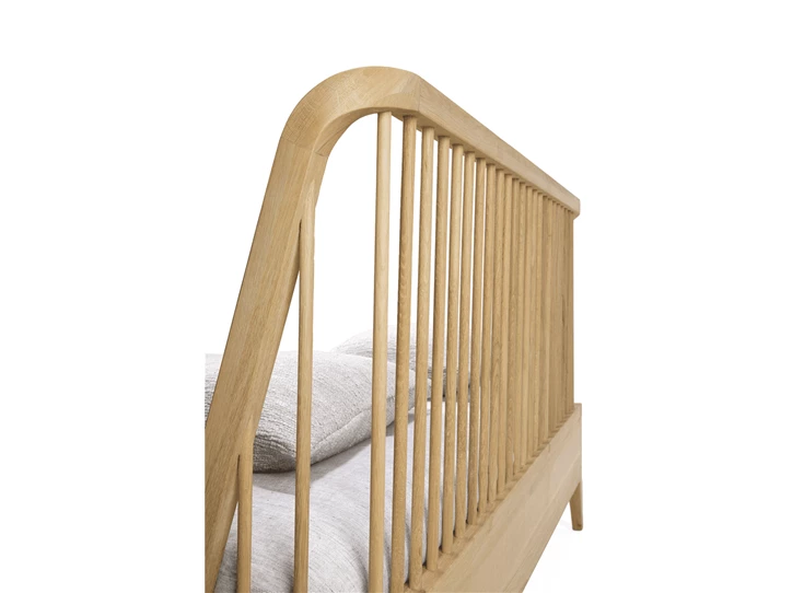 Oak Spindle bed Ethnicraft 51246 detail hoofd.jpg