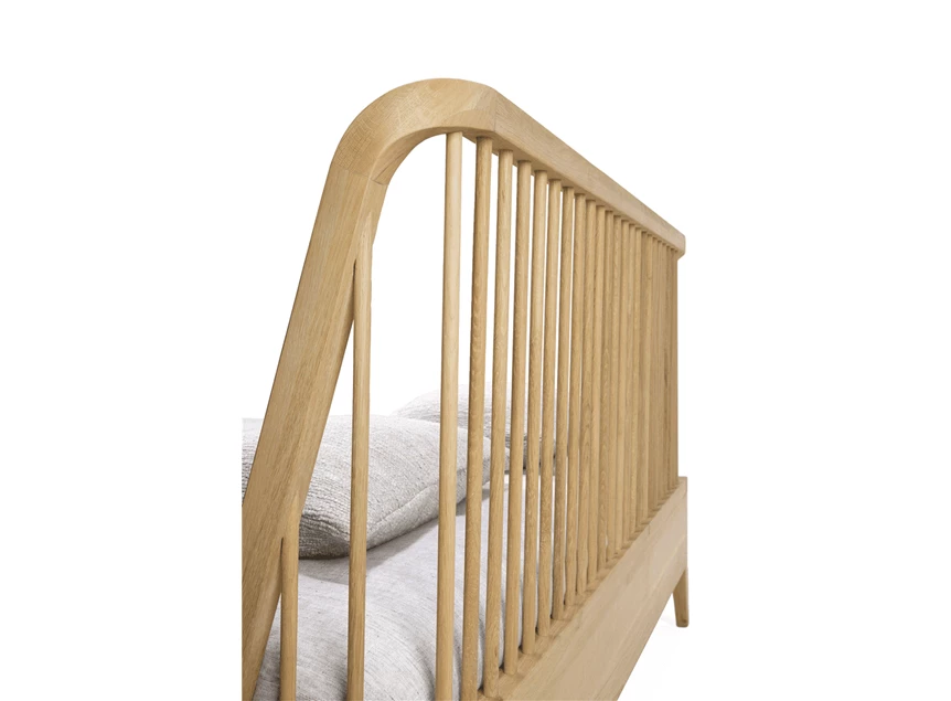 hoofd Oak Spindle bed Ethnicraft 51246 .jpg