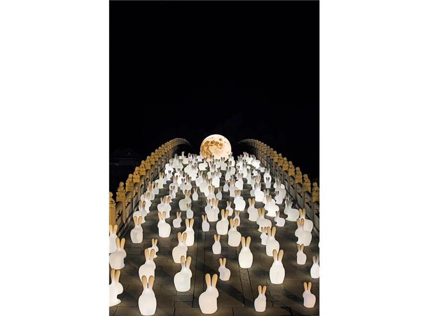 Sfeerfoto Vloerlamp Rabbit Small 90005LED Qeeboo
