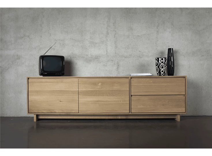 Sfeerfoto Oak Wave Tv Cupboard 51453 tv kast laden klapdeur massief eik hout Ethnicraft
