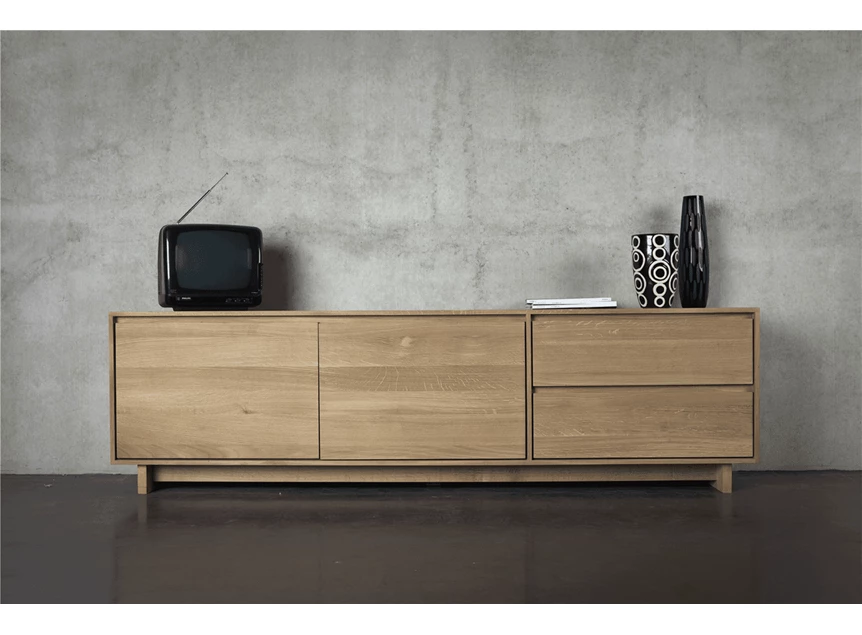 Sfeerfoto Oak Wave Tv Cupboard 51453 tv kast laden klapdeur massief eik hout Ethnicraft