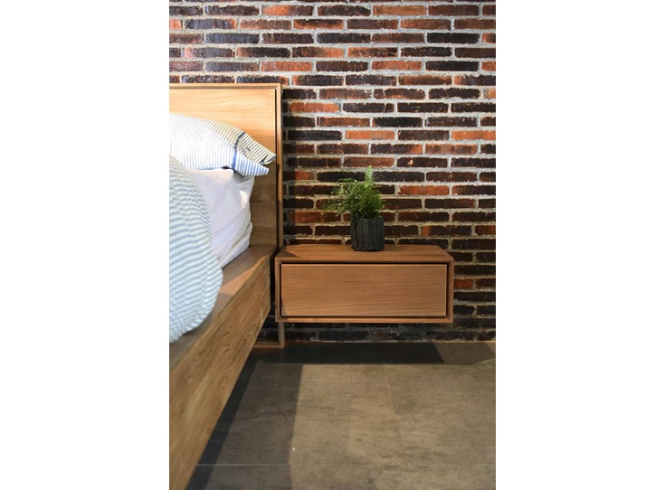 Sfeerfoto Oak Nordic Hanging Bedside Table 51224 nachttafel lade hangend massief eik hout Ethnicraft