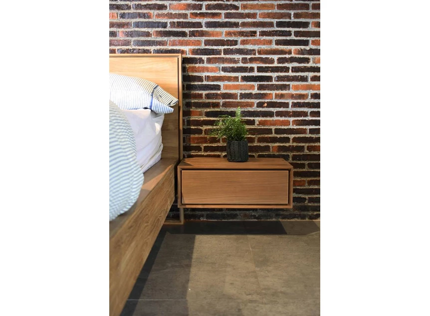 Sfeerfoto Oak Nordic Hanging Bedside Table 51224 nachttafel lade hangend massief eik hout Ethnicraft