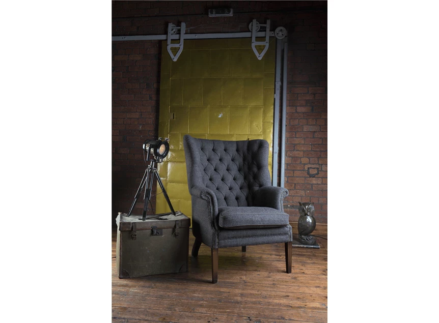 Mackenzie tetrad chair nagels knopen engelse stijl mahonie poten armen visgraat stof