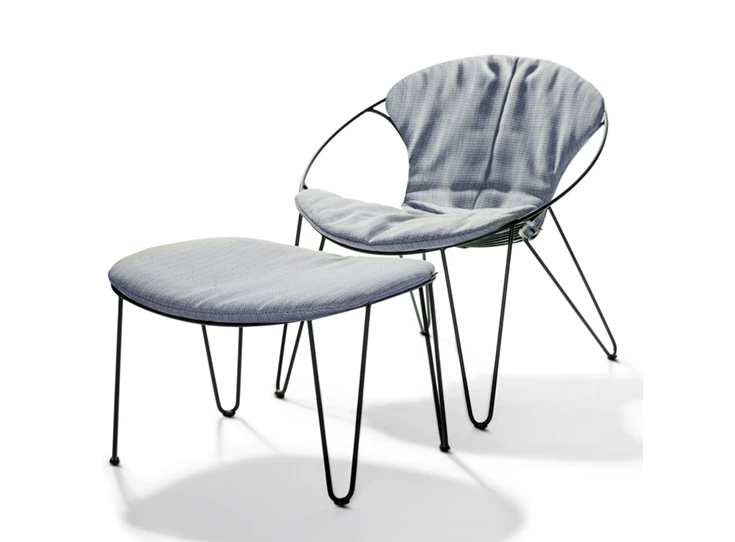 Low Chair & Tabouret wire met 2 grijze kussens.jpg
