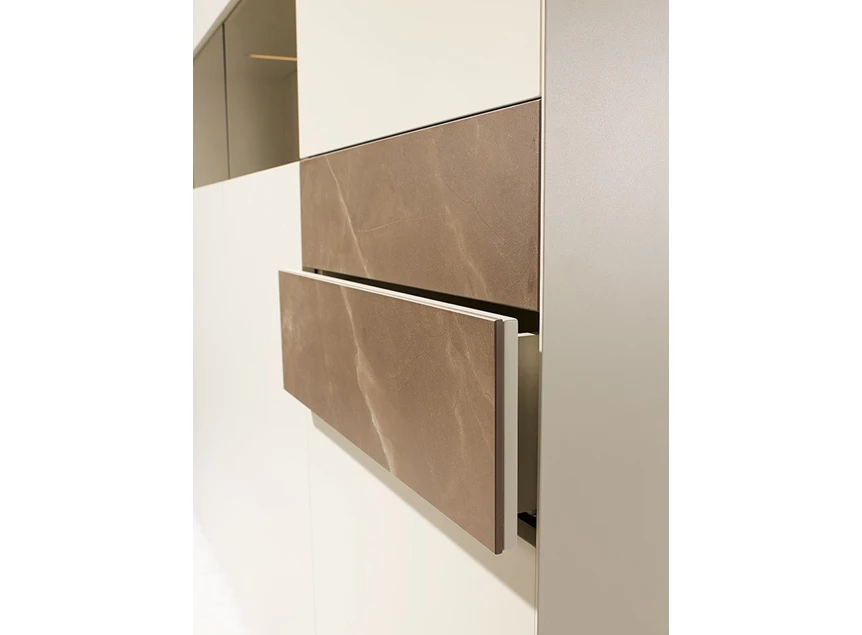 Detail Barkast Yumè H240-8 structuurlak keramiek Crest