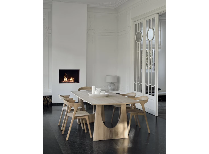 Sfeerfoto Oak Geometric Dining Table 53057 Ethnicraft