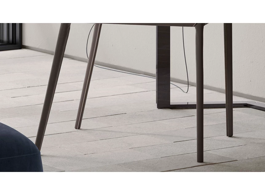 Detail Stoel Sigma CH052311400 Leather Natuzzi Italia