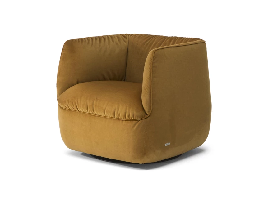 Fauteuil Wally C195 natuzzi editions bijzetzetel stof schuine voorkant oker