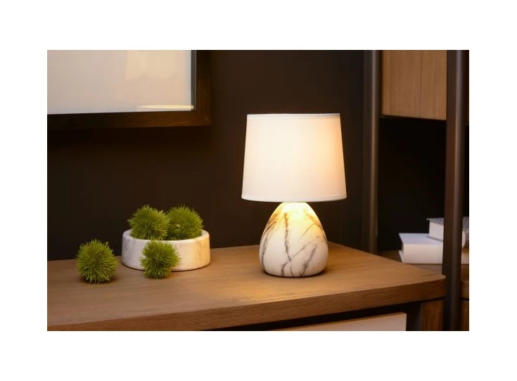 47508-81-31 marmo tafellamp lucide wit keramiek linnen kap marmerlook e14 sfeerbeeld