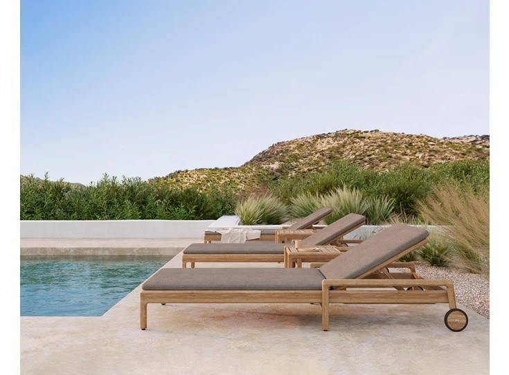 Sfeerfoto Kussen Jack Outdoor Lounger Thin Cushion Mocha 21093 Ethnicraft