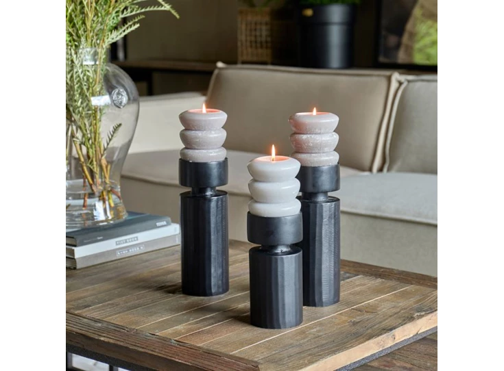 523910 stompkaars RM bauble flax candle riviera maison organisch sfeerbeeld kandelaar