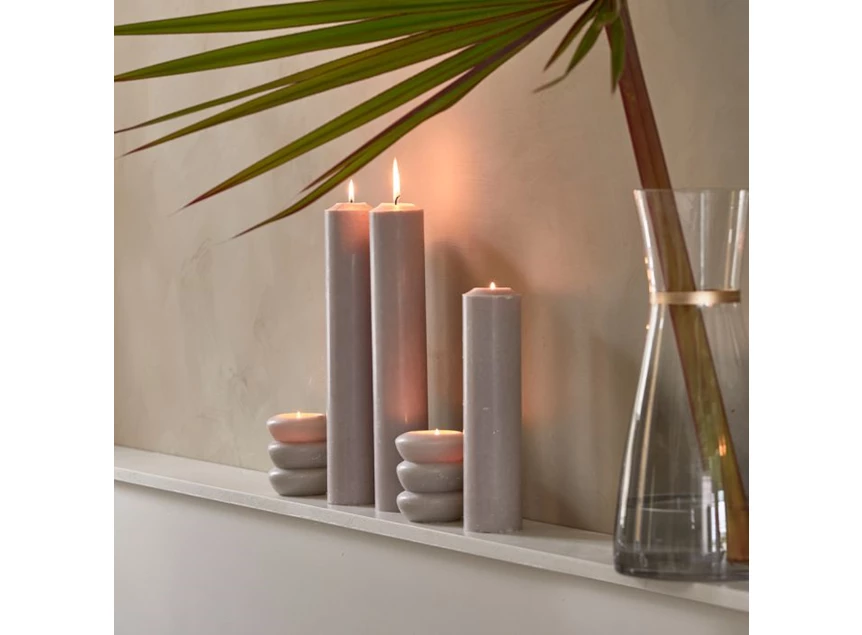 523910 stompkaars RM bauble flax candle riviera maison organisch sfeerbeeld andere kaarsen