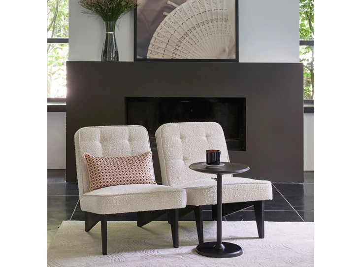 497240 bijzettafel capri zwart in hoogte verstelbaar aluminium mangohout riviera maison sfeerbeeld