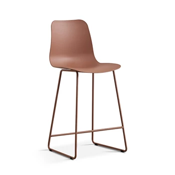 Barstoel Marie Terracotta schuin voorkant.jpg