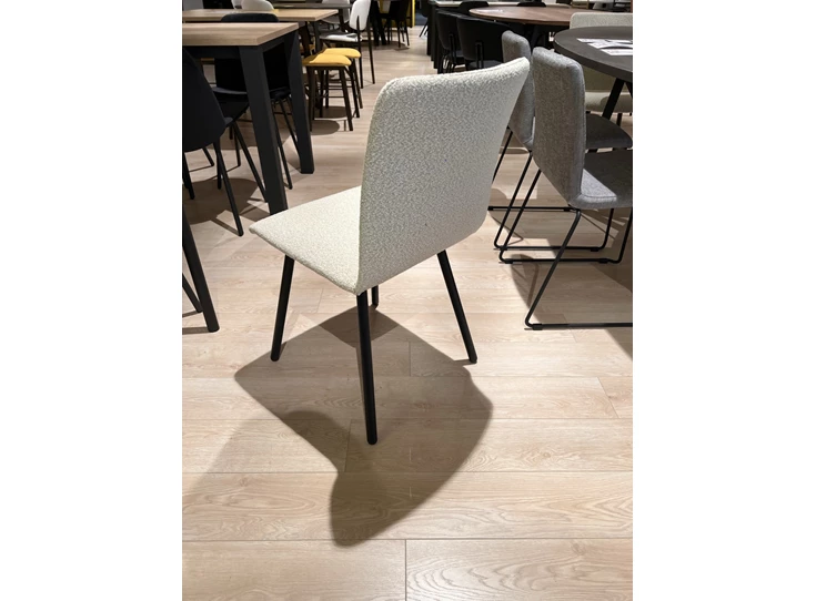 stoel pisa perfecta onderstel epoxy toonzaalmodel achteraanzicht dv49 gebroken wit zwart