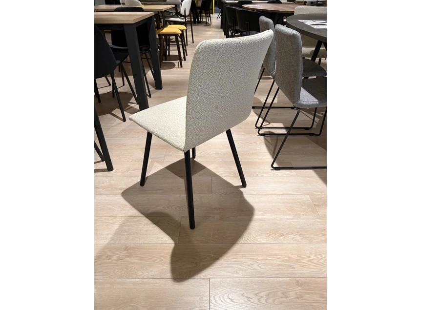 stoel pisa perfecta onderstel epoxy toonzaalmodel achteraanzicht dv49 gebroken wit zwart