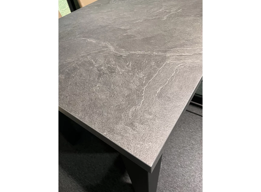 tafel quadra 150x90cm perfecta toonzaalmodel HP04 leisteen detail tafelblad