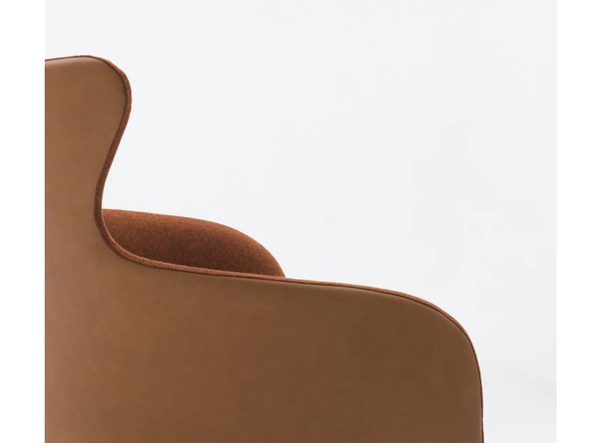 Zijkant Armstoel Iuno Four I22 combi leder stof Bert Plantagie