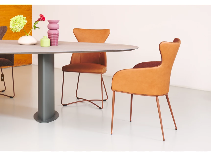 Sfeerfoto Armstoel Iuno Four I22 combi leder stof Bert Plantagie