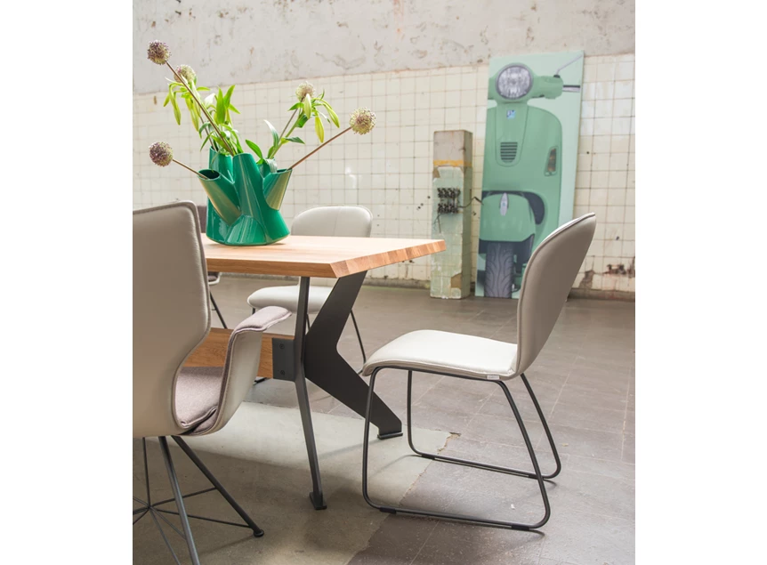 Sfeerfoto Stoel Blake Slede 611A leder wit Bert Plantagie