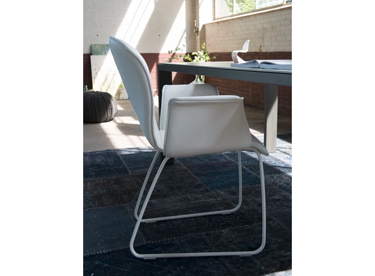 Armstoel Blake Slede Gesloten Arm 631A leder wit Bert Plantagie