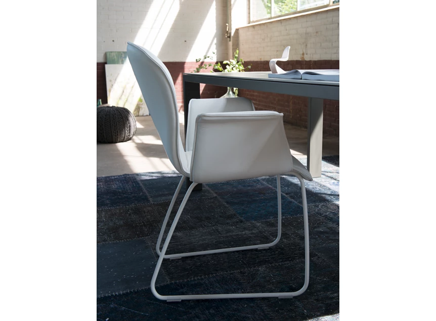 Armstoel Blake Slede Gesloten Arm 631A leder wit Bert Plantagie