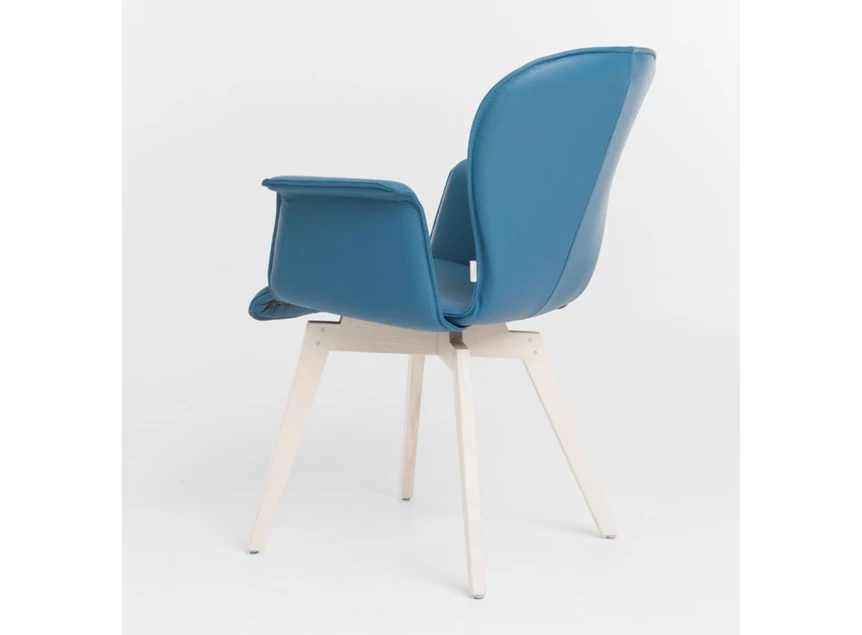 Zijkant Armstoel Blake Wood 635A leder Bert Plantagie