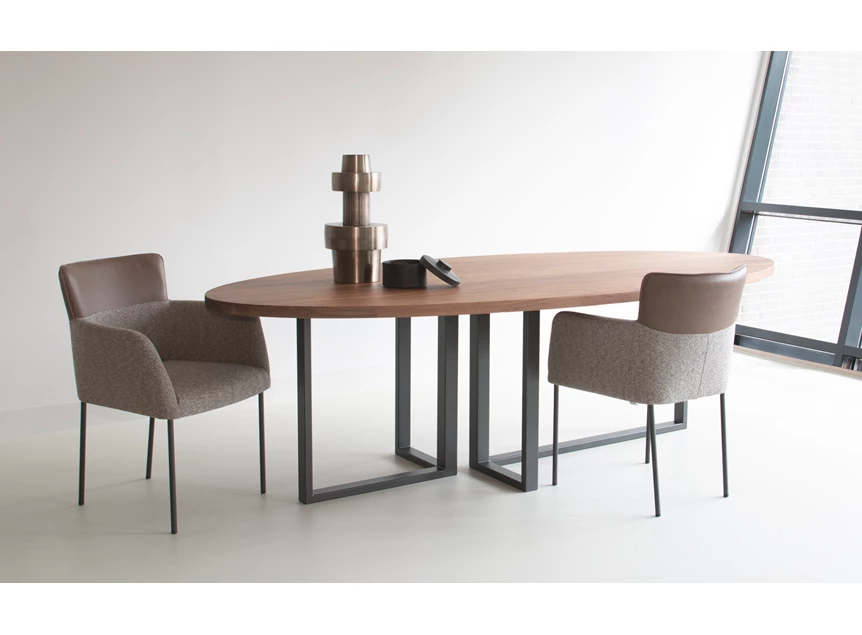 Zijkant Tafel Eris Hout ovaal massief noot Bert Plantagie