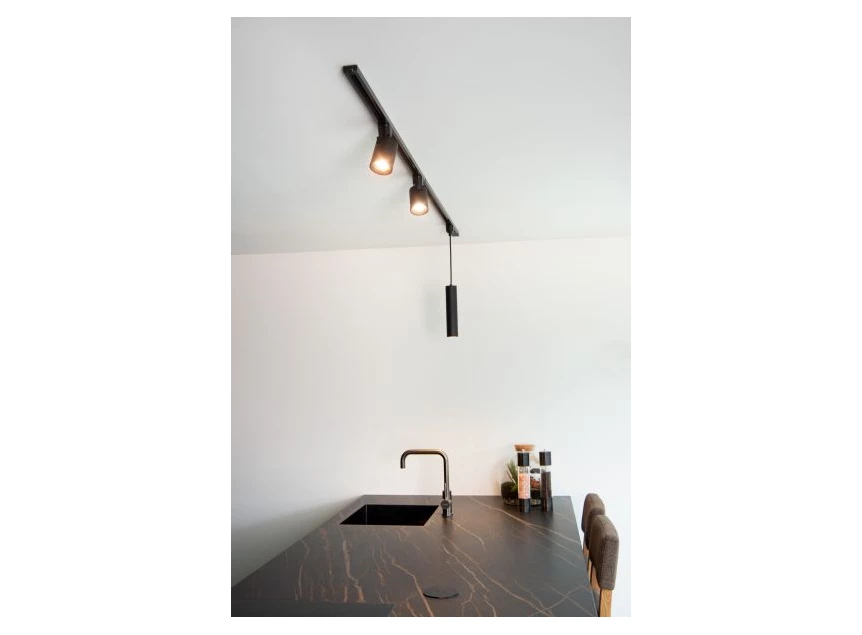 09955-01-30 floris hanglamp zwart track railsysteem pendel sfeerbeeld brandend andere lampen