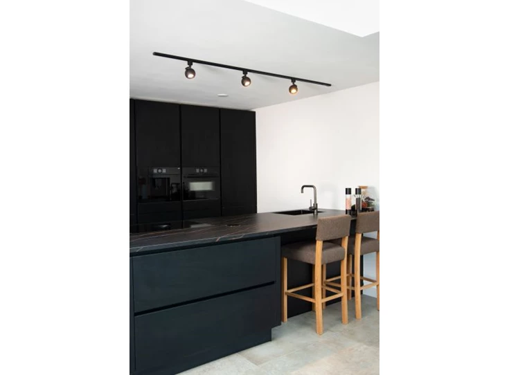 09953-01-30 spot favori zwart lucide track railsysteem railverlichting sfeerbeeld keuken