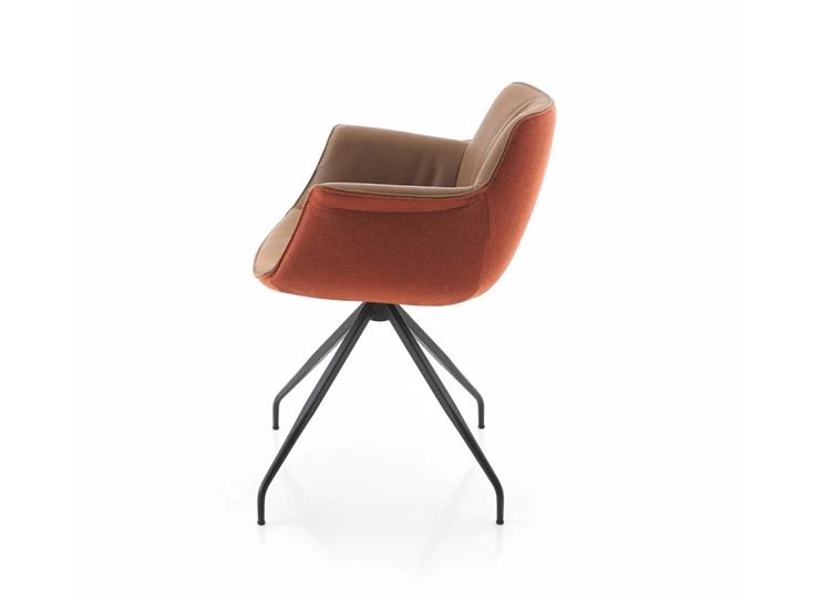 Zijkant Armstoel 1243 Zilean SAYX combi leder stof Koinor