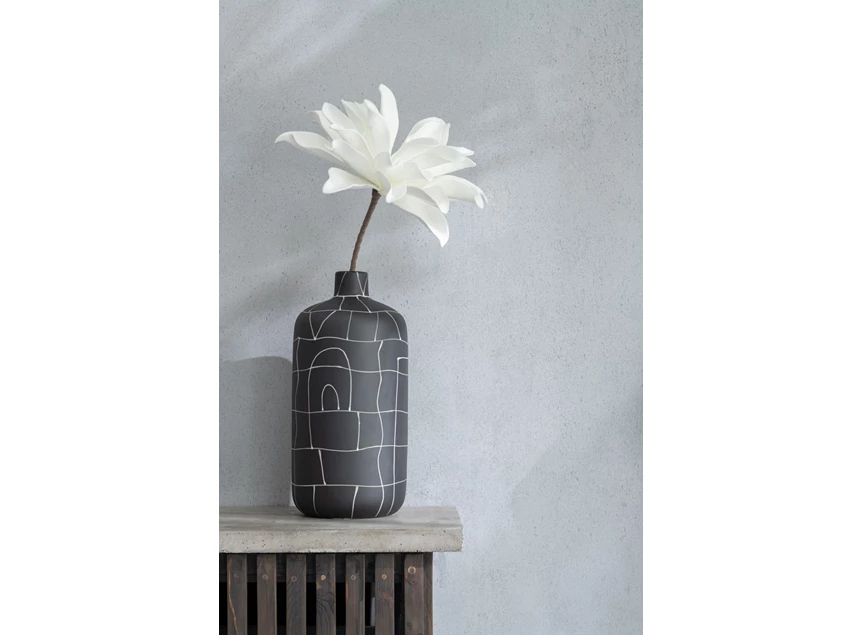 34221 japan fles vaas zwart keramiek witte lijnen mat j-line sfeerbeeld bloem
