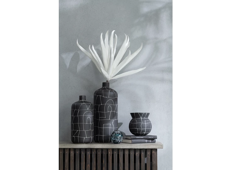 34220 lage ronde vaas japan keramiek mat zwart 18cm j-line sfeerbeeld