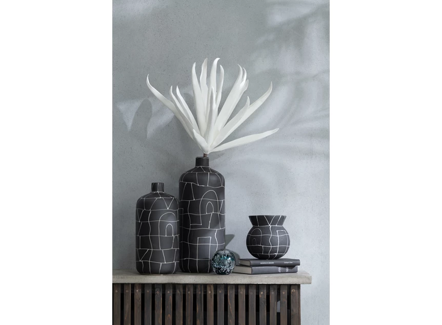 34220 lage ronde vaas japan keramiek mat zwart 18cm j-line sfeerbeeld