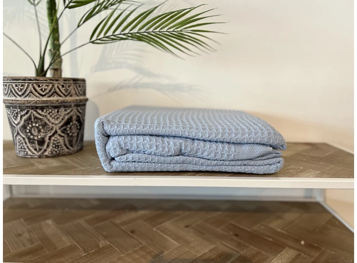 Wafelplaid 180x240cm light blue uitgepakt vooraanzicht