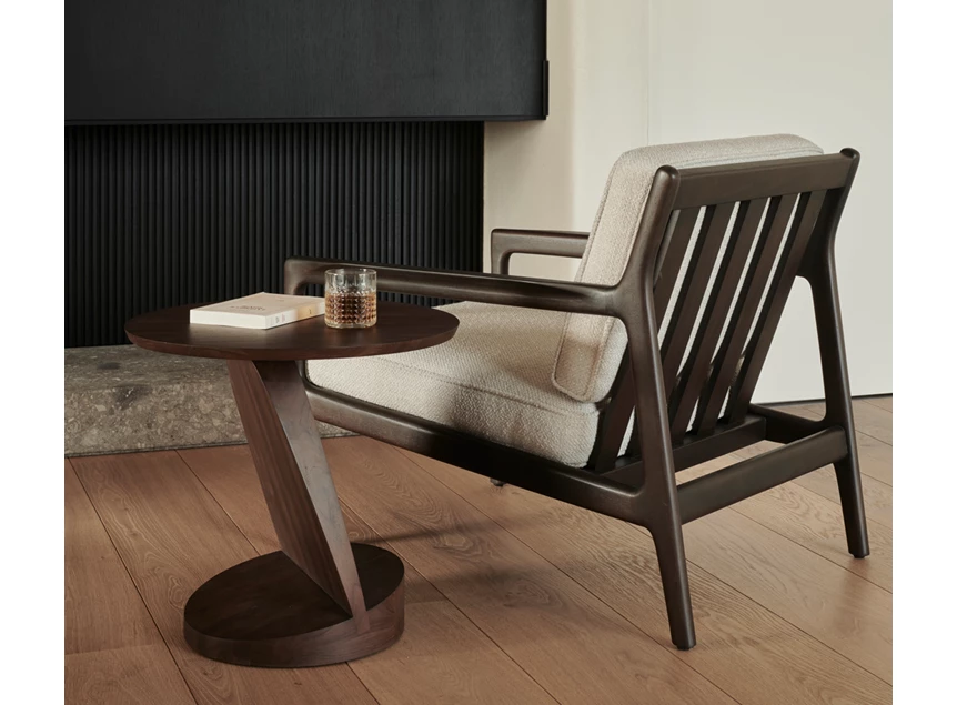 Sfeerfoto Bijzettafel Teak Oblic Brown Side Table 10186 Ethnicraft