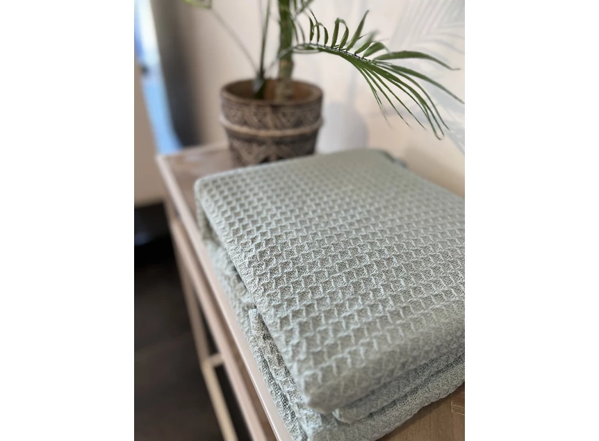 Wafelplaid 240x240cm light munt uit de verpakking detail stof